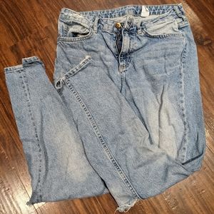 Distressed Mom/Boyfriend Jeans